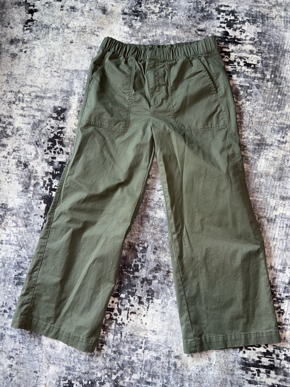Gap Women’s Olive Cargo Pants with Elastic Waist